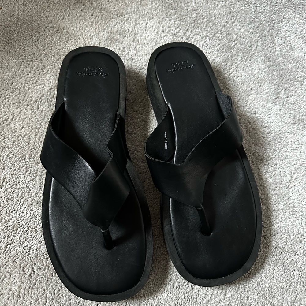 ABERCROMBIE & FITCH PLATFORM BLACK LEATHER FLIP FLOP SANDALS